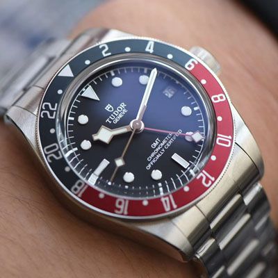 【zf Factory 的 Tudor 怎么样，什么 Factory  Best 】 Tudor 碧湾 GMT MASTER “红蓝”复刻高仿M79830RB-0001 wrist watch 